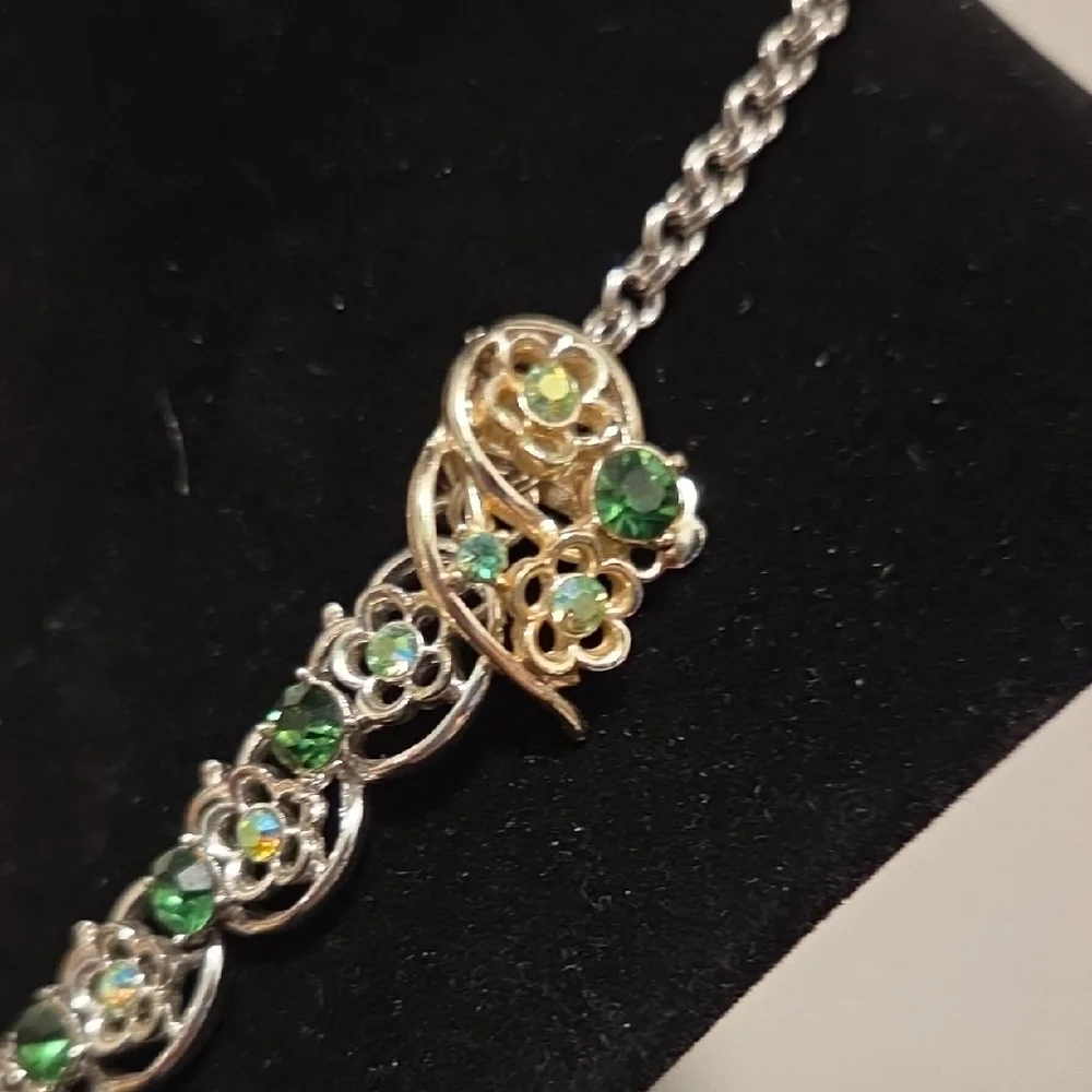 Gold-Tone NECKLACE and EARRINGS set with URANIUM glass crystals - Picture 7 of 13